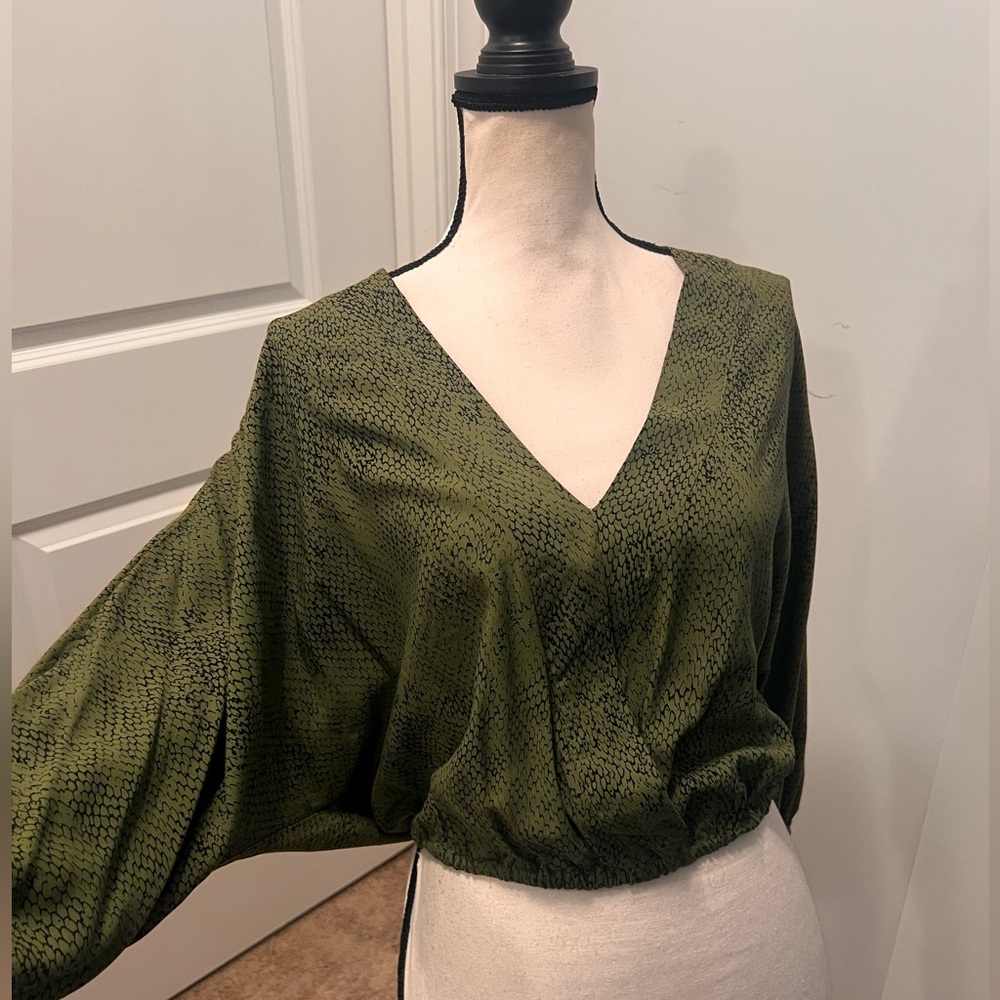 Knush Olive Green Snake Print Dolman Sleeve Blouse Top Size Small NWOT